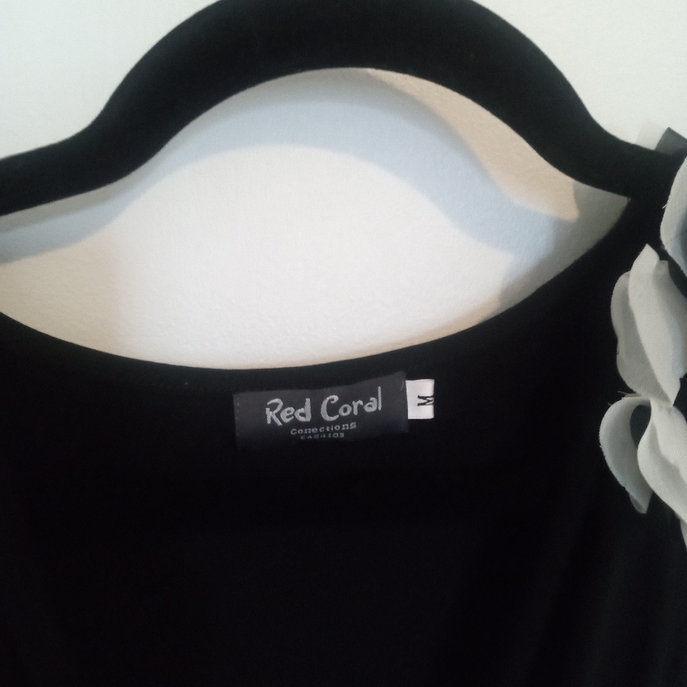 Black Sleeveless Draped Neck Top - Picture 5 of 7